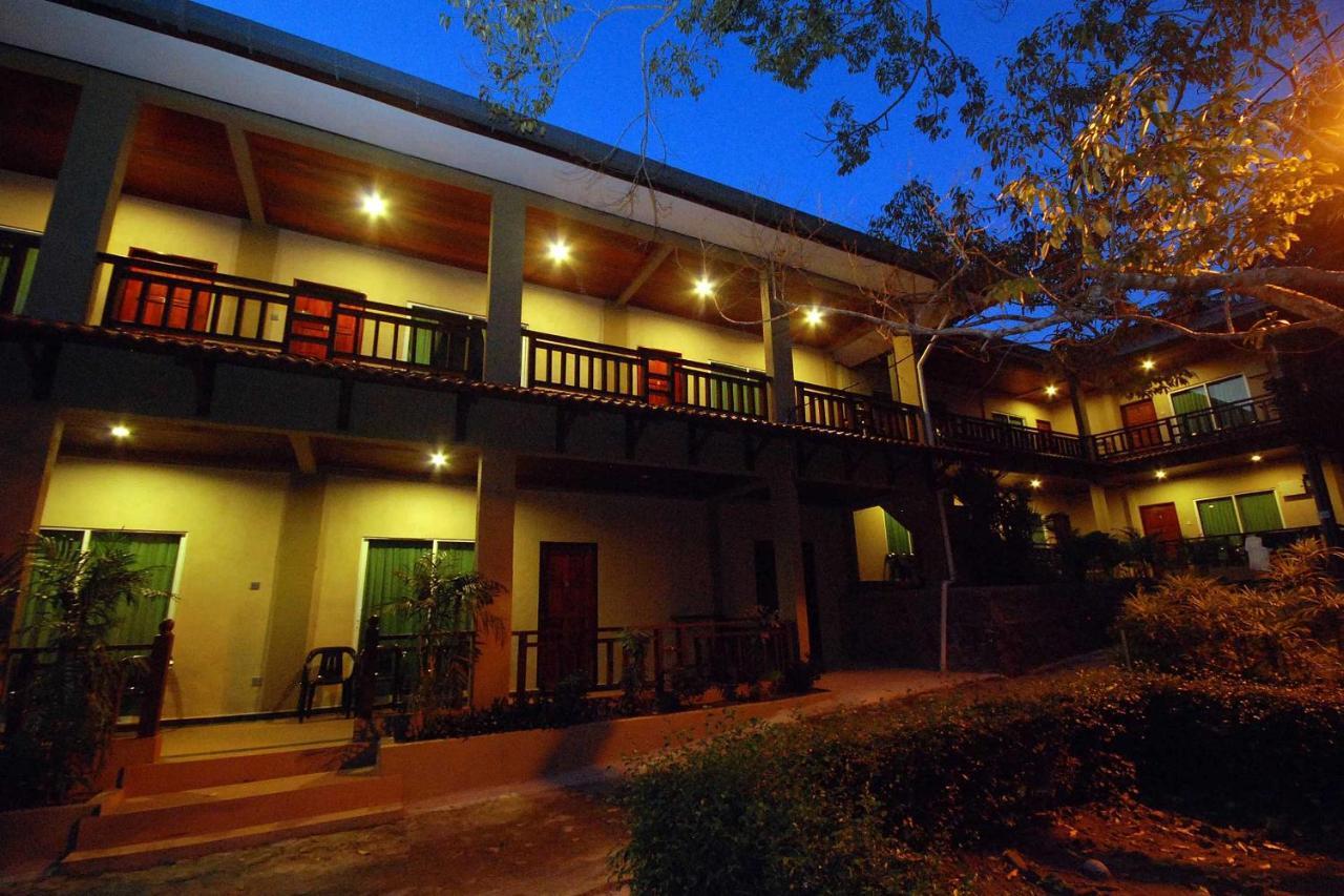 Tioman Dive Resort Kampong Ayer Batang Exterior photo